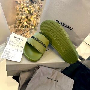 Green Balenciaga Pool slides, Excellent Condition Never worn, size 39/ 8.5